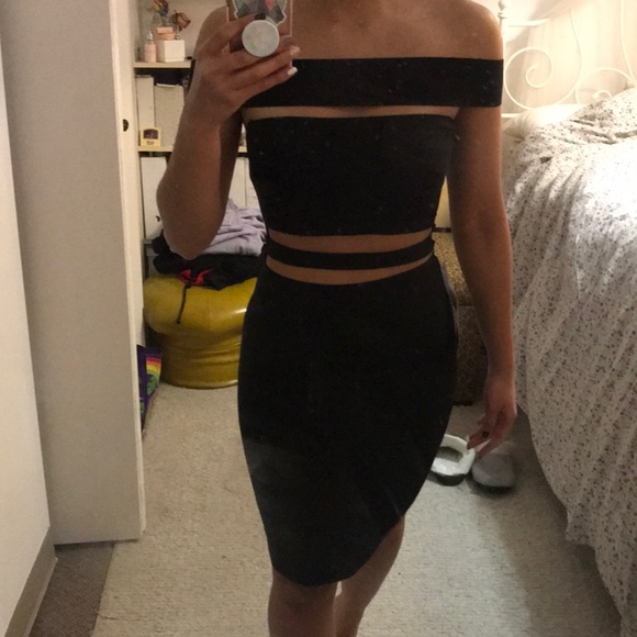 *SOLD* Bebe cut out off shoulder dress - Picture 9 of 9